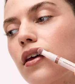 Aceite labial Colour Cushion Juicy - 050: Drenched Drama