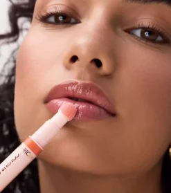 Aceite labial Colour Cushion Juicy - 020: Gloss Angeles