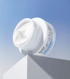 *Aqua bomb* - Crema hidratante intensiva de textura ligera The True Cream