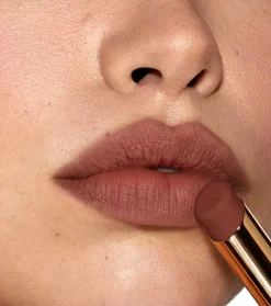Barra de labios mate Beyond Blurry - Saint
