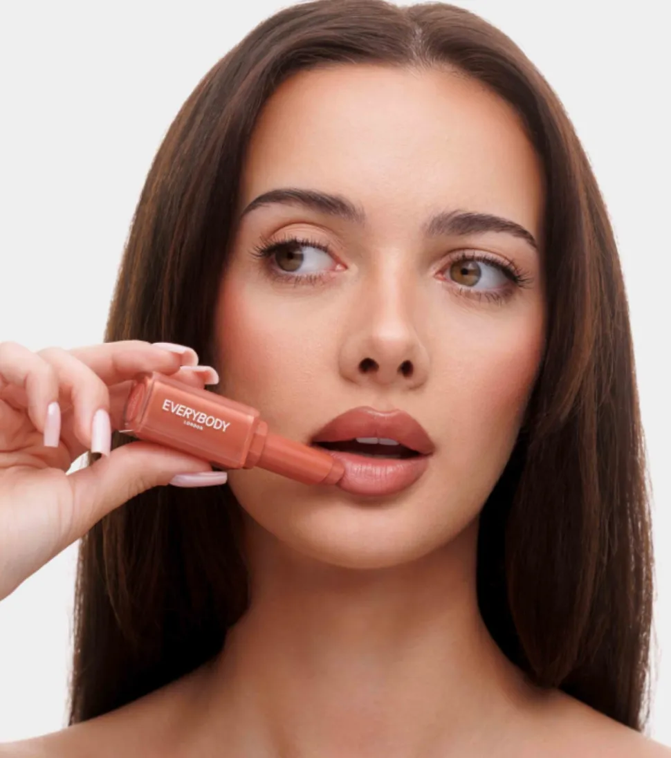 Barra de labios voluminizadora - Cinnamon Nude
