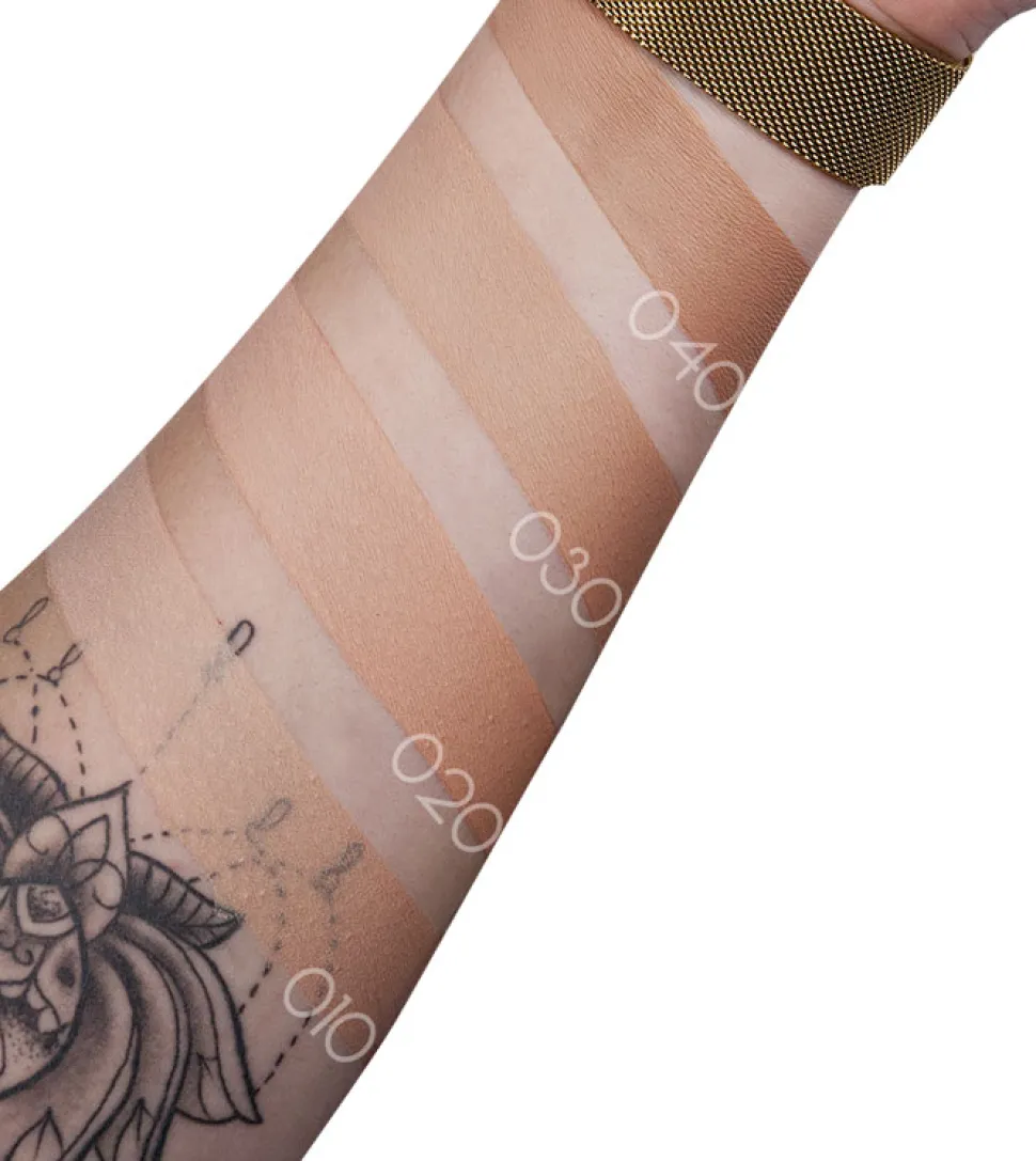 Base de maquillaje HD Liquid Coverage: 040 Warm Beige