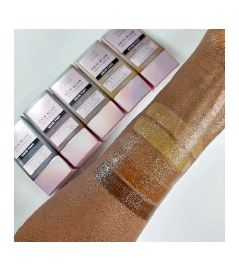 Base de maquillaje Skin Blur Soft Focus Skin Tint - Mocha