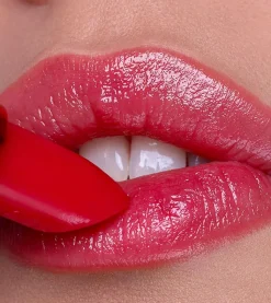 Bálsamo labial Wild Hibiscus Glow - 010: Hawaiian Blossom Glow