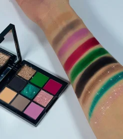 *Dark Side* - Paleta de sombras - 01: Black Mamba
