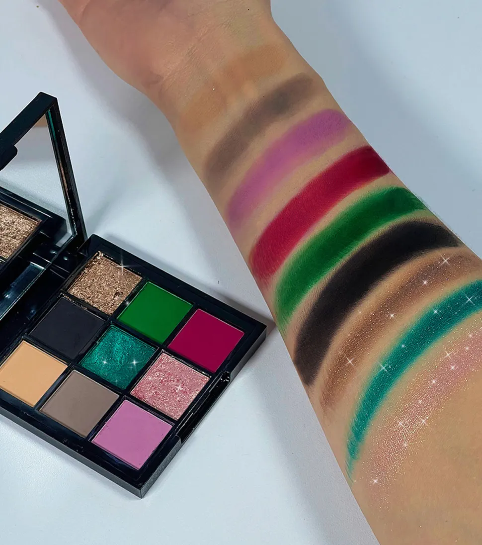 *Dark Side* - Paleta de sombras - 01: Black Mamba