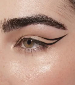 Delineador de ojos líquido Angy Garrido