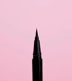 Delineador de ojos waterproof Black on Black
