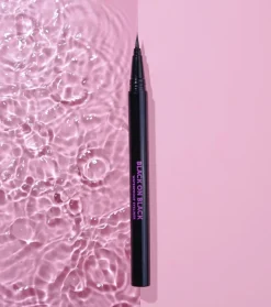 Delineador de ojos waterproof Black on Black