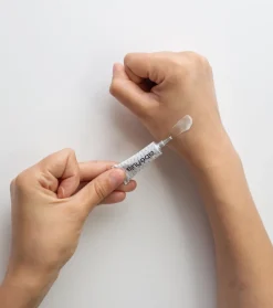 Desmaquillante y tratamiento para ojos y pestañas 4,5g - Blanca