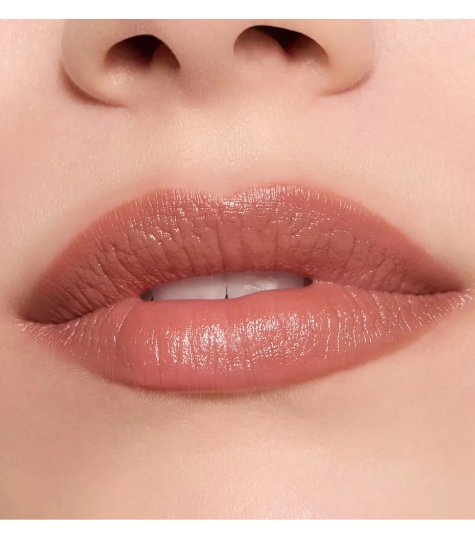 Lápiz de labios Creamy Nudes - 050: Happy Hazelnut