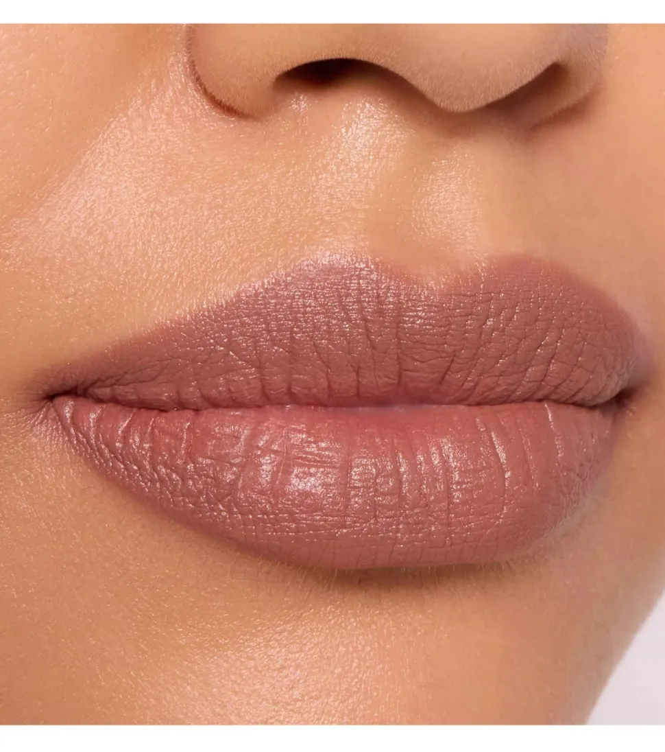 Lápiz de labios Creamy Nudes - 050: Happy Hazelnut