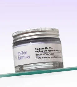 *Oil Control* - Crema facial fundente reguladora de sebo