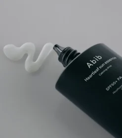 Protector solar facial en formato esencia Heartleaf Sun