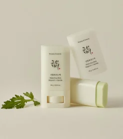 Protector solar facial SPF50+ Matte sun stick: Mugwort + Camilia