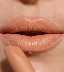 Revolution - Barra de labios satinada Lip Allure - Lover Nude