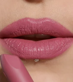 Revolution - Barra de labios satinada Lip Allure - Berry Boss