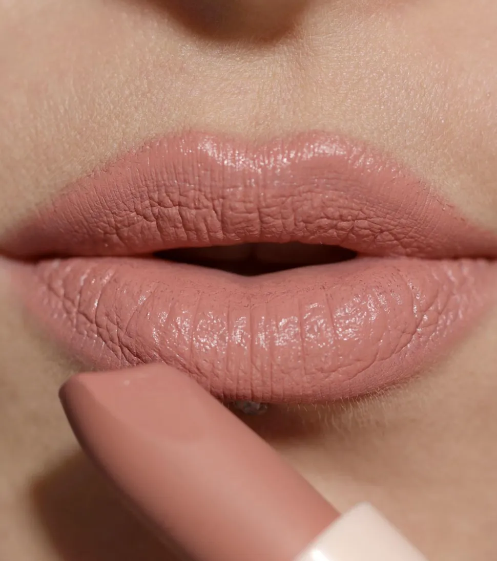 Revolution - Barra de labios satinada Lip Allure - Brunch Pink Nude