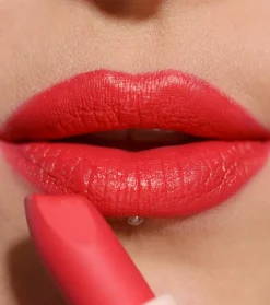 Revolution - Barra de labios satinada Lip Allure - Vibe Red
