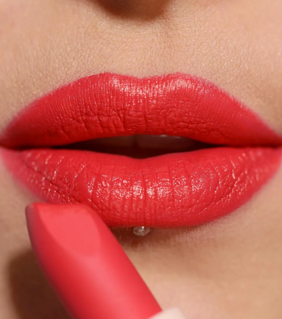 Revolution - Barra de labios satinada Lip Allure - Vibe Red