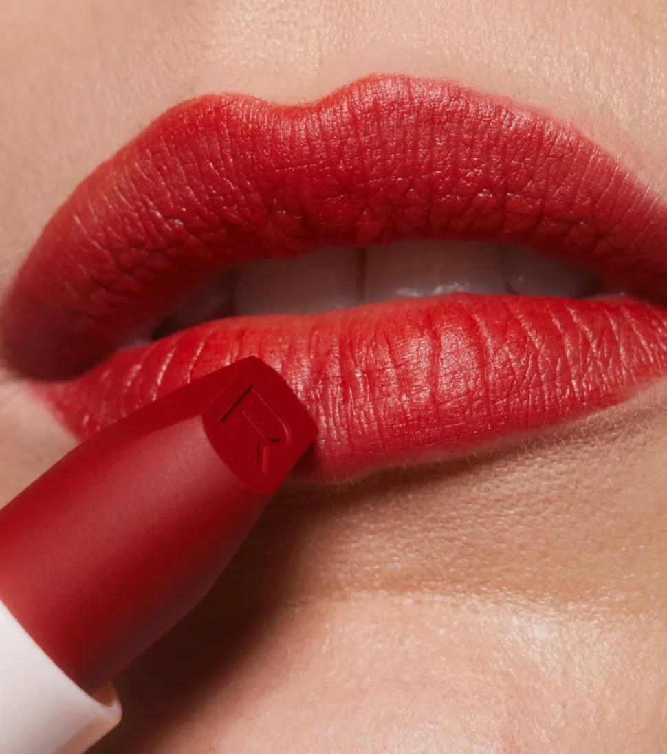 Revolution - Barra de labios satinada Lip Allure Soft Satin - CEO Brick Red