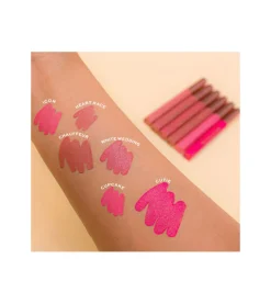 Revolution - Barra de labios Velvet Kiss Lip Crayon - Cutie