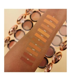 Revolution - Base de maquillaje en polvo Conceal & Define - P13.5
