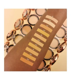 Revolution - Base de maquillaje en polvo Conceal & Define - P11.2