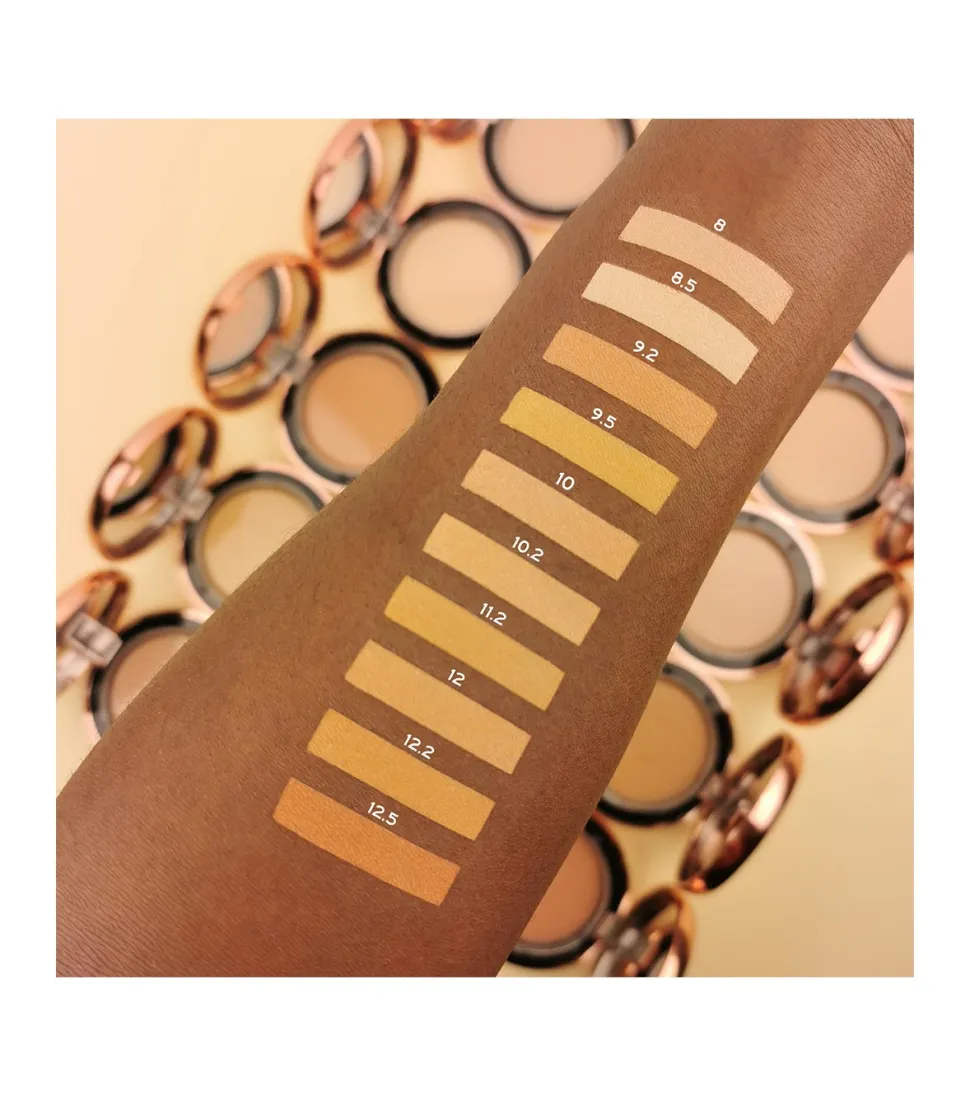 Revolution - Base de maquillaje en polvo Conceal & Define - P11.2