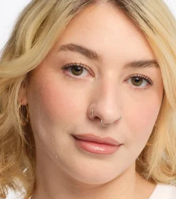 Revolution - Base de maquillaje Skin Silk Serum Foundation - F0.2