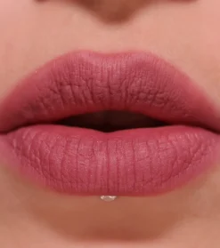 Revolution - Labial líquido mate Air Blur - Black Cherry