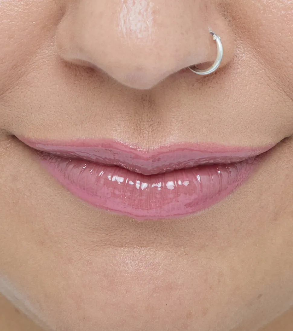 Revolution - Perfilador de labios Pout Liner - Kiss Baby Pink