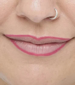 Revolution - Perfilador de labios Pout Liner - Jelly Berry Mauve