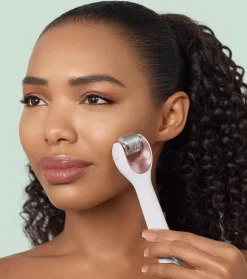 Rodillo facial con microagujas 9 en 1 - White Rose Gold