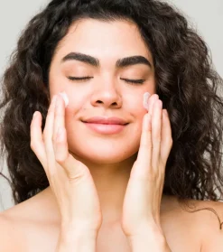 *Skin Dopamine* - Crema facial SPF50 PA ++++ Hyaluronic acid + Pantenol + Aloe