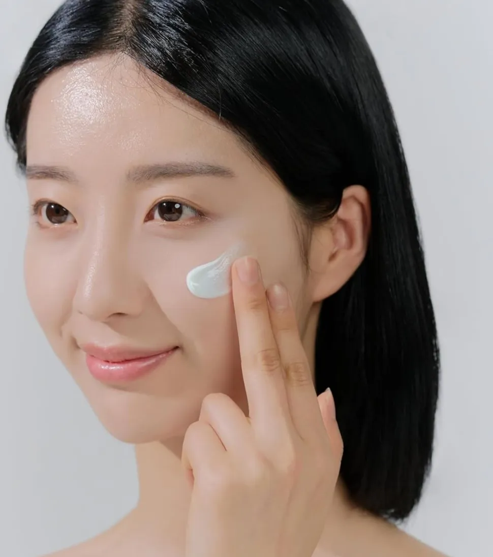 SKIN1004. - *Hyalu-Cica* - Protector solar facial en sérum Water-Fit SPF50+ PA++++ - Formato viaje