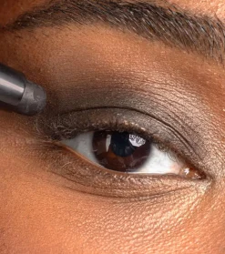 Sombra de ojos en stick - 10: Matte Black
