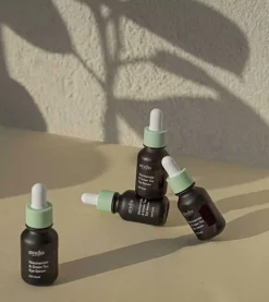 Sérum antiedad para el contorno de ojos SSU DAM Niacinamide & Green Tea