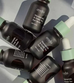 Sérum antiedad para el contorno de ojos SSU DAM Niacinamide & Green Tea