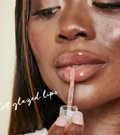 *Sundrenched* - Brillo de labios Glazed Kiss - Crystal Clear