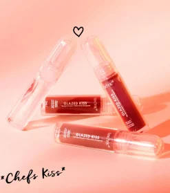 *Sundrenched* - Brillo de labios Glazed Kiss - Strawberry Crush